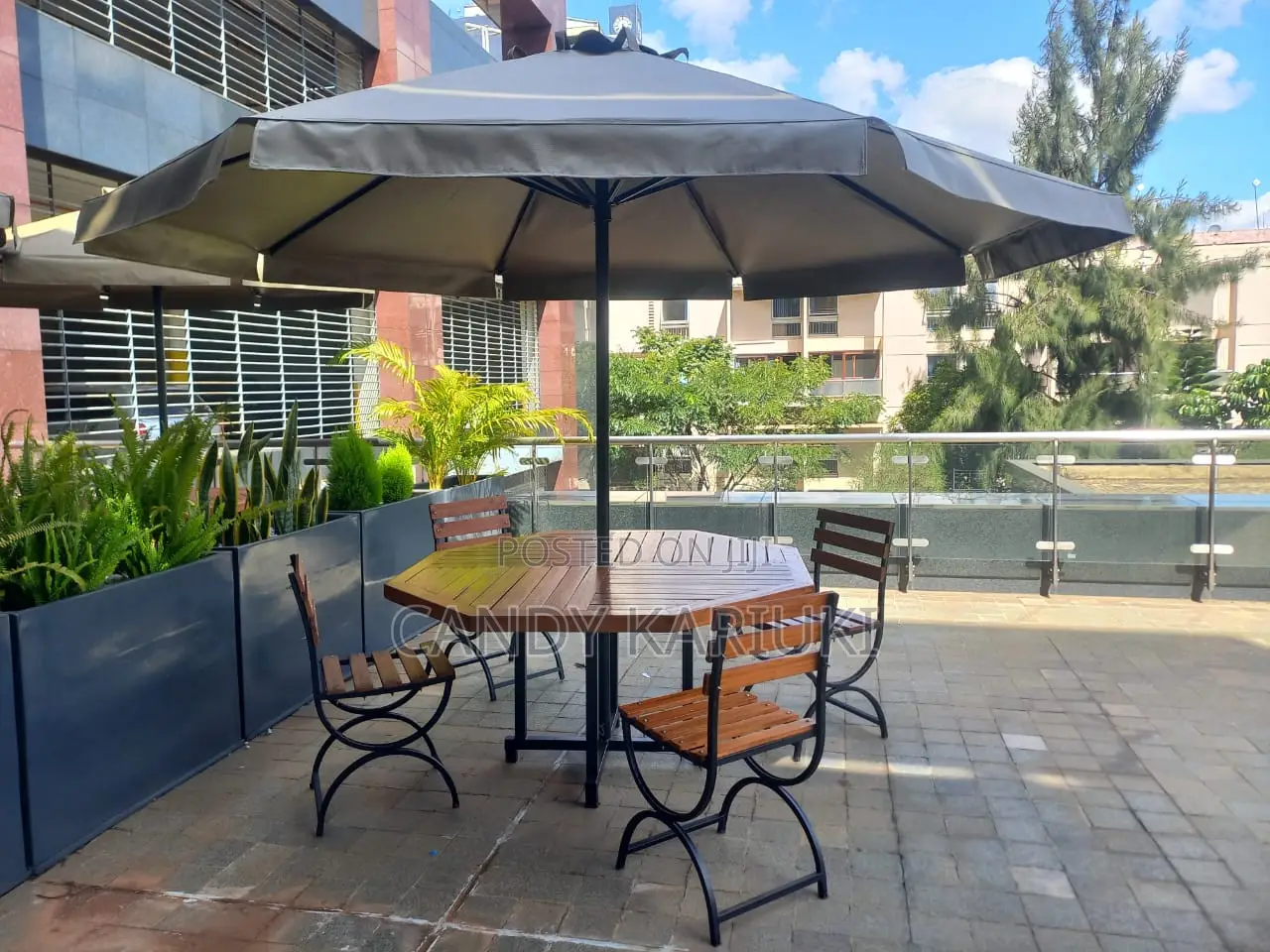Spacious 4 Seater Outdoor Set Plus an Umbrella