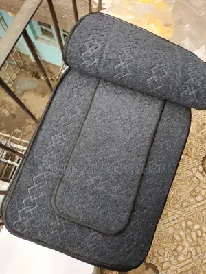 Woolen 5pc Black Mats With Pattern