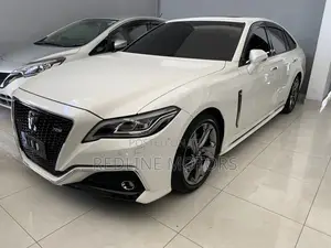 Toyota Crown 2018 White