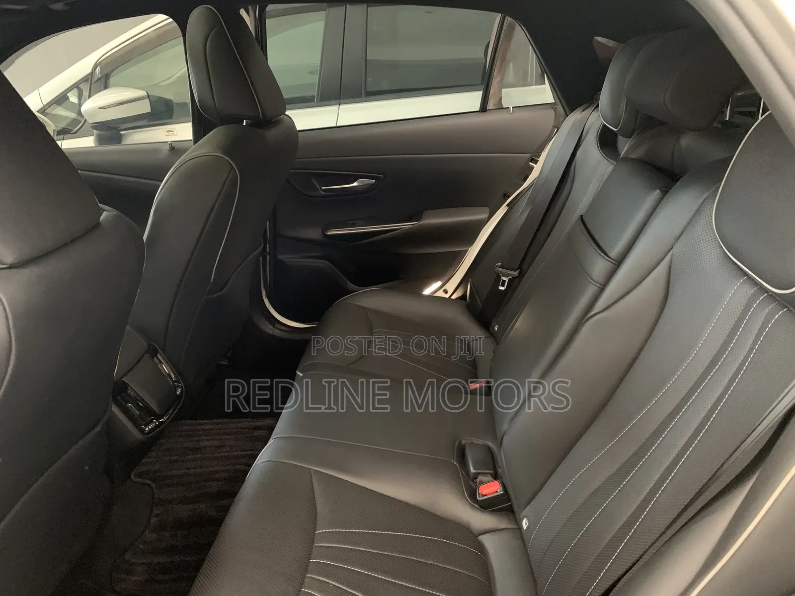 Toyota Crown 2018 White