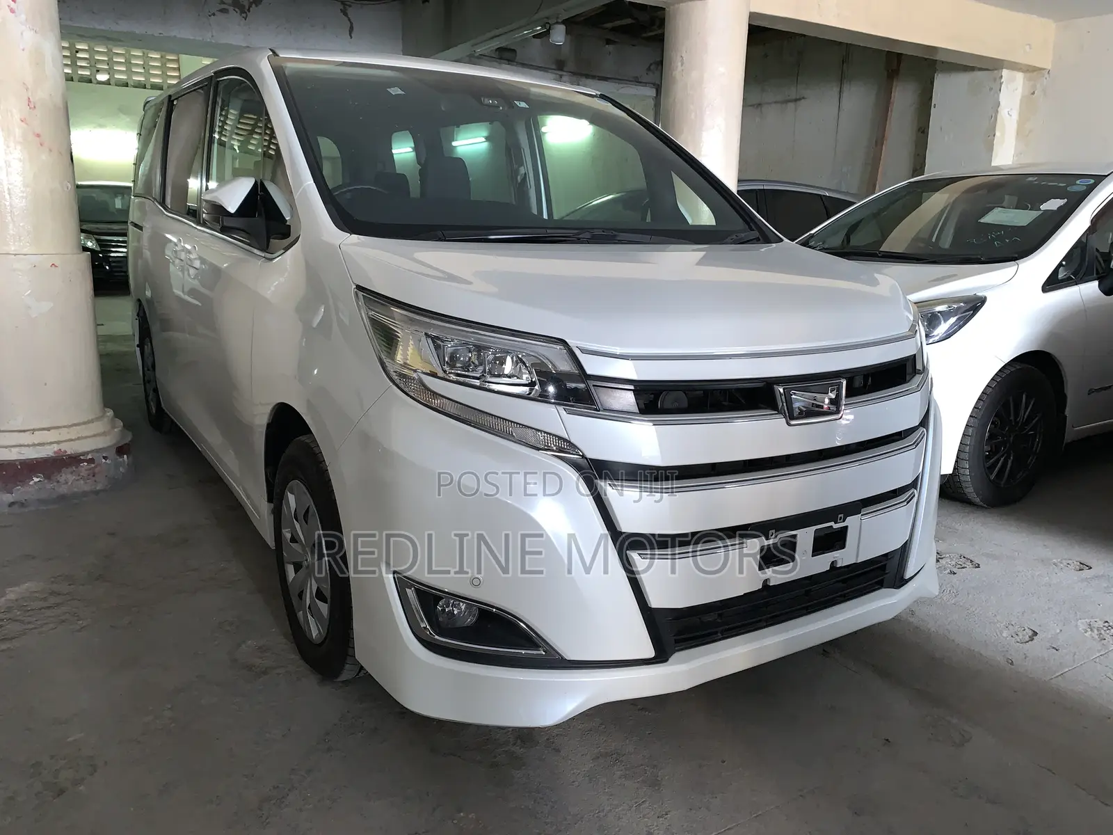 Toyota Noah 2.0 AWD (7 Seater) 2017 White