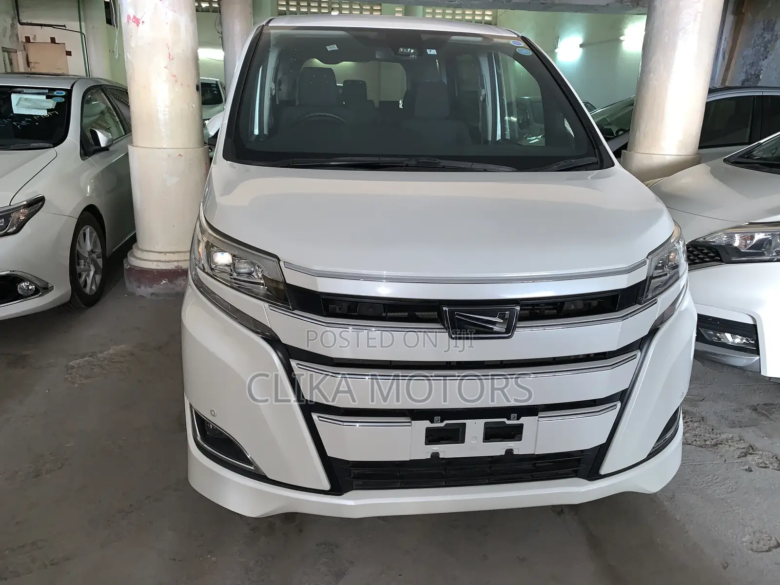 Toyota Noah 2.0 AWD (7 Seater) 2017 White