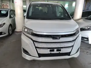 Toyota Noah 2.0 AWD (7 Seater) 2017 White