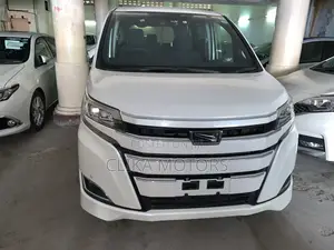Toyota Noah 2.0 AWD (7 Seater) 2017 White