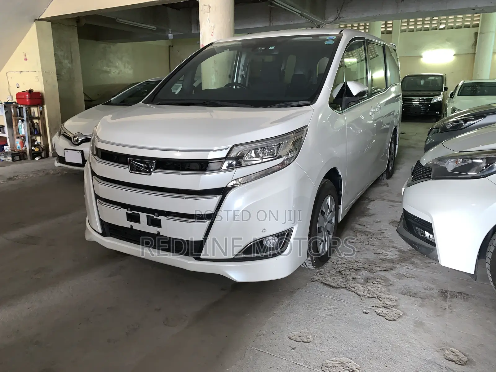 Toyota Noah 2.0 AWD (7 Seater) 2017 White