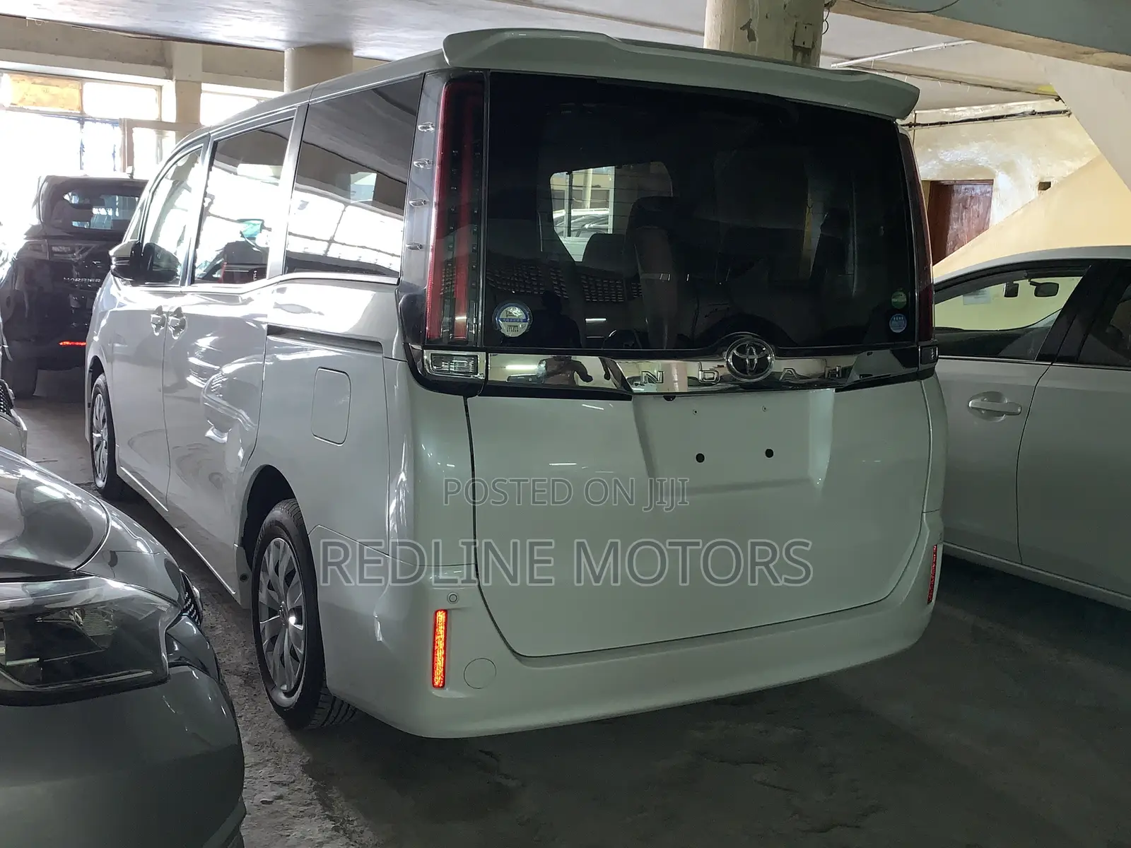 Toyota Noah 2.0 AWD (7 Seater) 2017 White