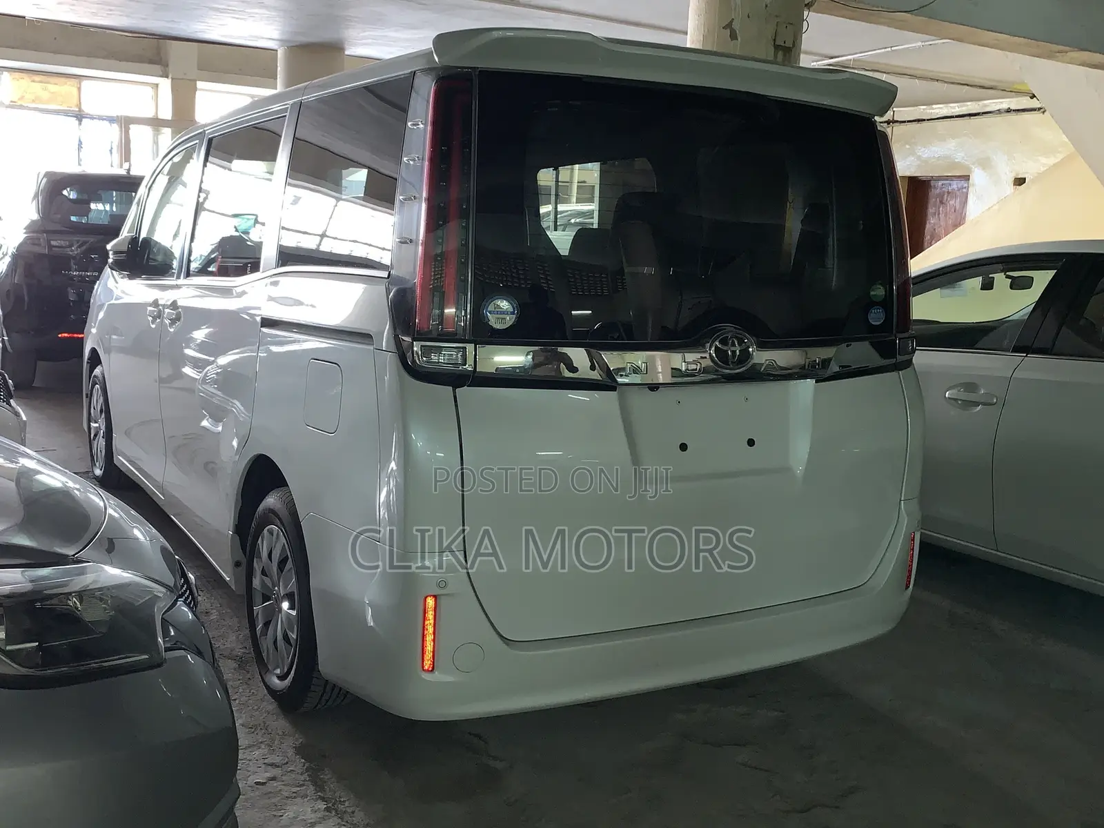 Toyota Noah 2.0 AWD (7 Seater) 2017 White