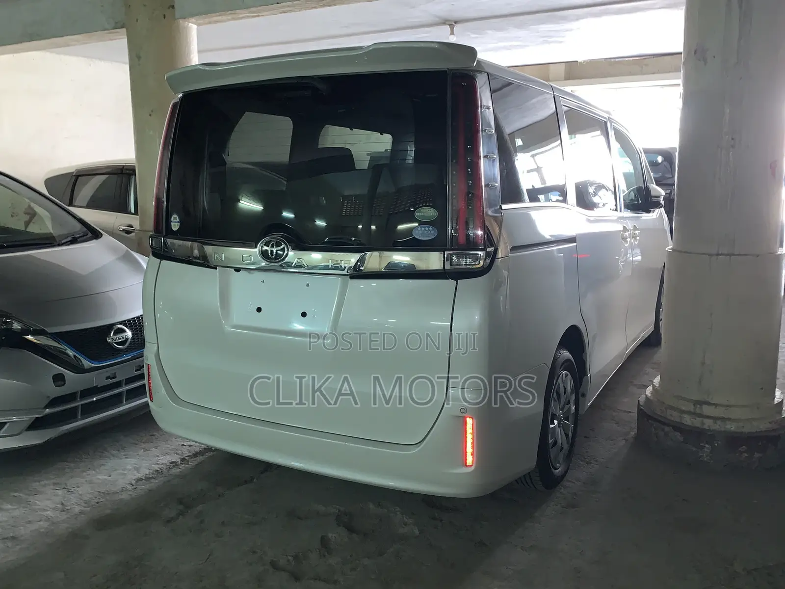 Toyota Noah 2.0 AWD (7 Seater) 2017 White