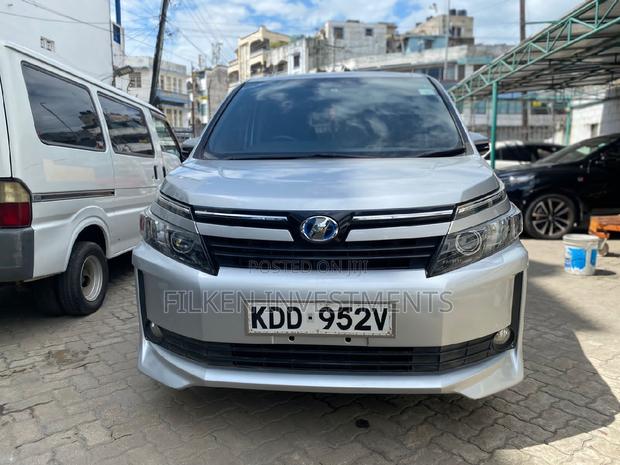 Toyota Voxy 2015 Silver - thumbnail 2