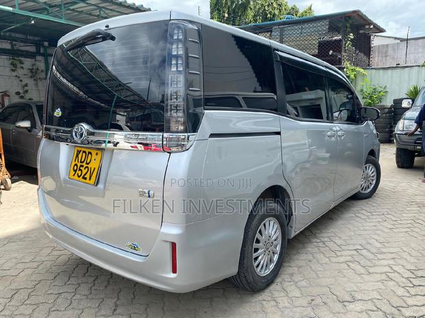 Toyota Voxy 2015 Silver - thumbnail 3