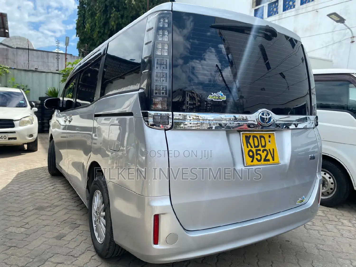 Toyota Voxy 2015 Silver