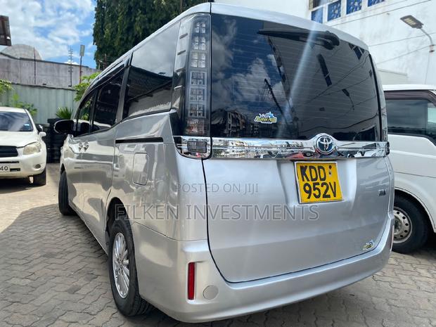 Toyota Voxy 2015 Silver - thumbnail 10