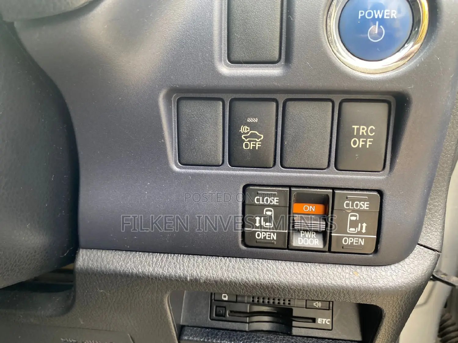 Toyota Voxy 2015 Silver