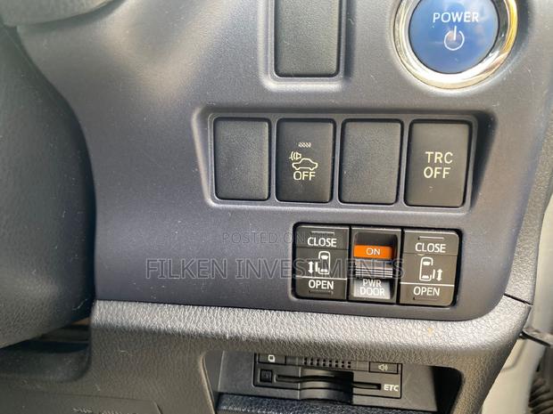 Toyota Voxy 2015 Silver - thumbnail 6