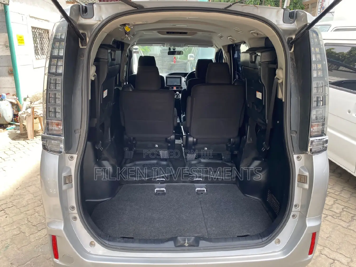 Toyota Voxy 2015 Silver