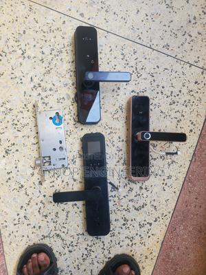 Smart Biometric Locks Enhancing Office Efficiency - thumbnail 2