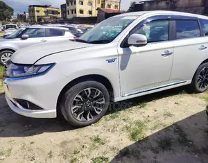 Mitsubishi Outlander 2017 White