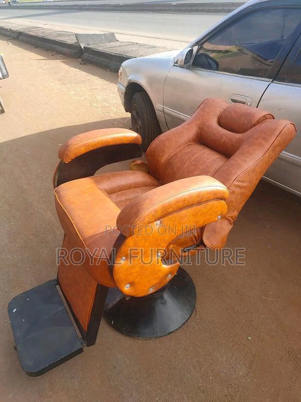 Kinyozi Seats Salon