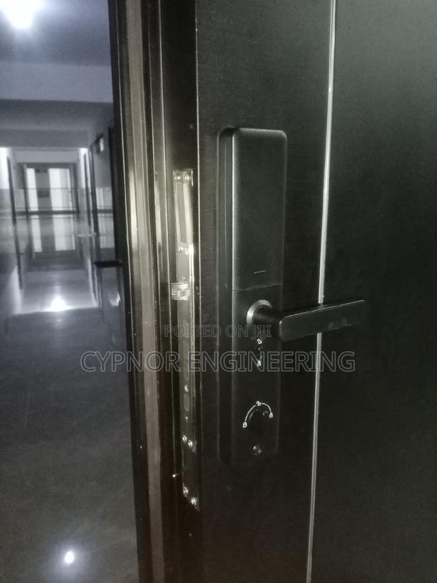 Secure Getaways Airbnbs Fingerprint Scanner Smartlock - main view