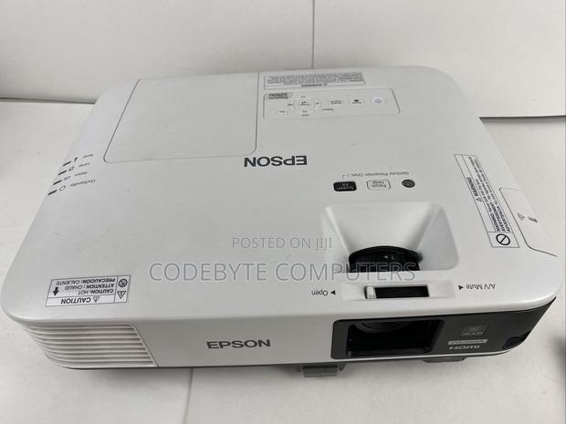 Epson Eb-2250u Projector//Epson Eb-2250u Projector - main view