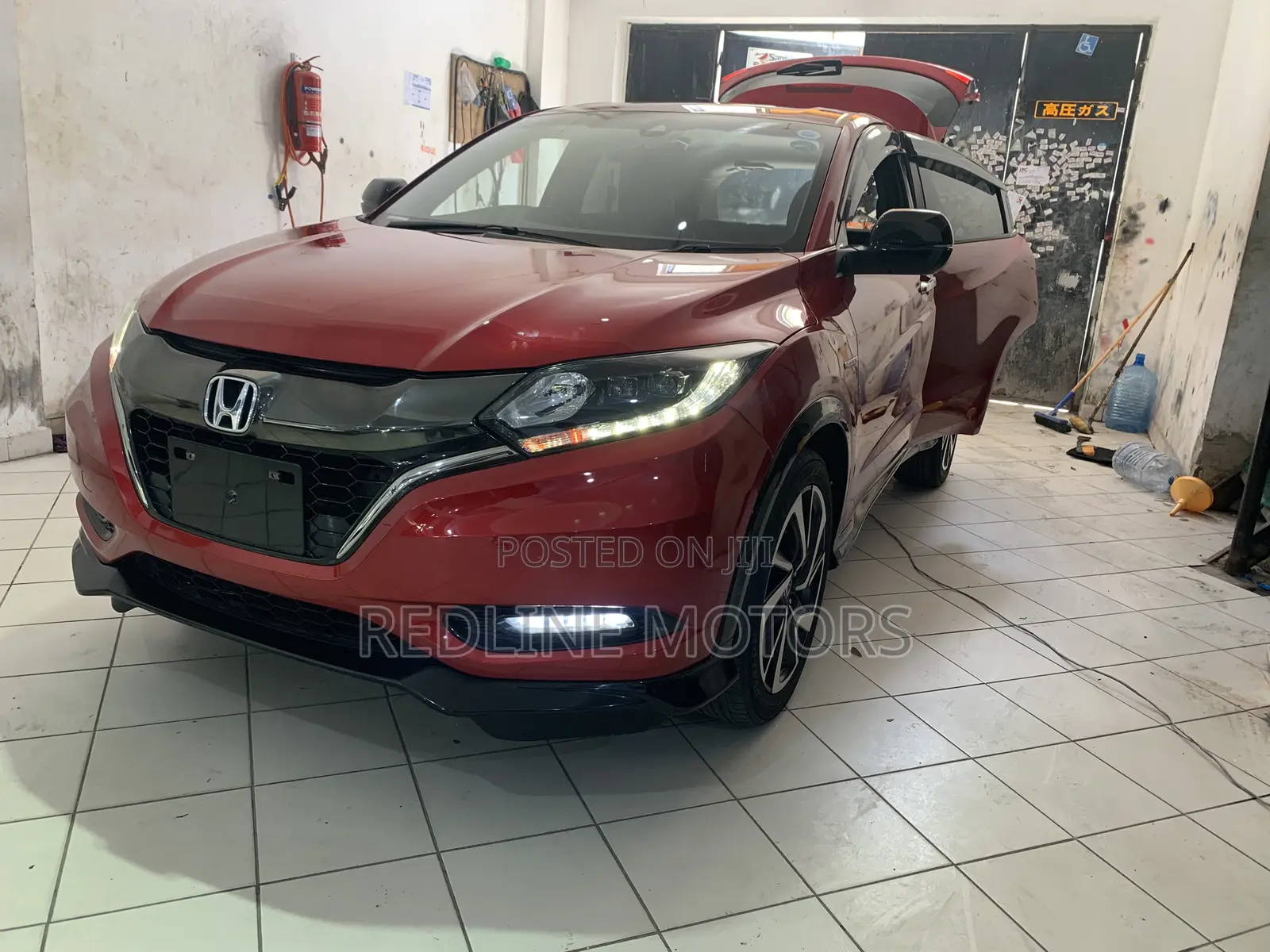 Honda Vezel 1.5 Hybrid 4WD 2017 Red