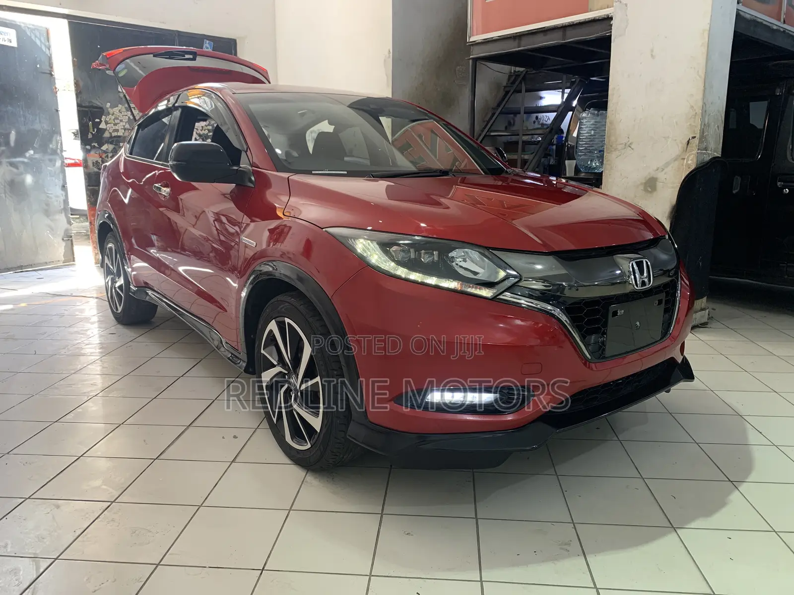Honda Vezel 1.5 Hybrid 4WD 2017 Red