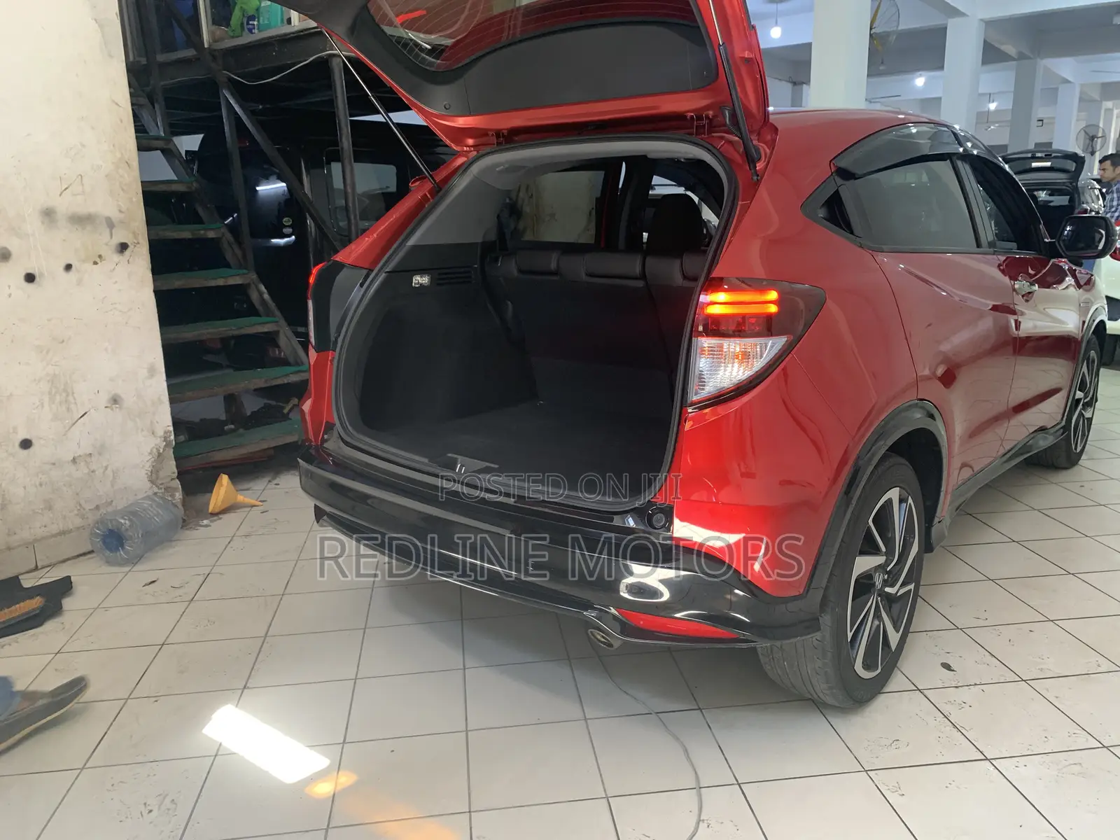 Honda Vezel 1.5 Hybrid 4WD 2017 Red