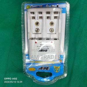 3 Pin Charger for AA AAA and 9V Batteries - main view