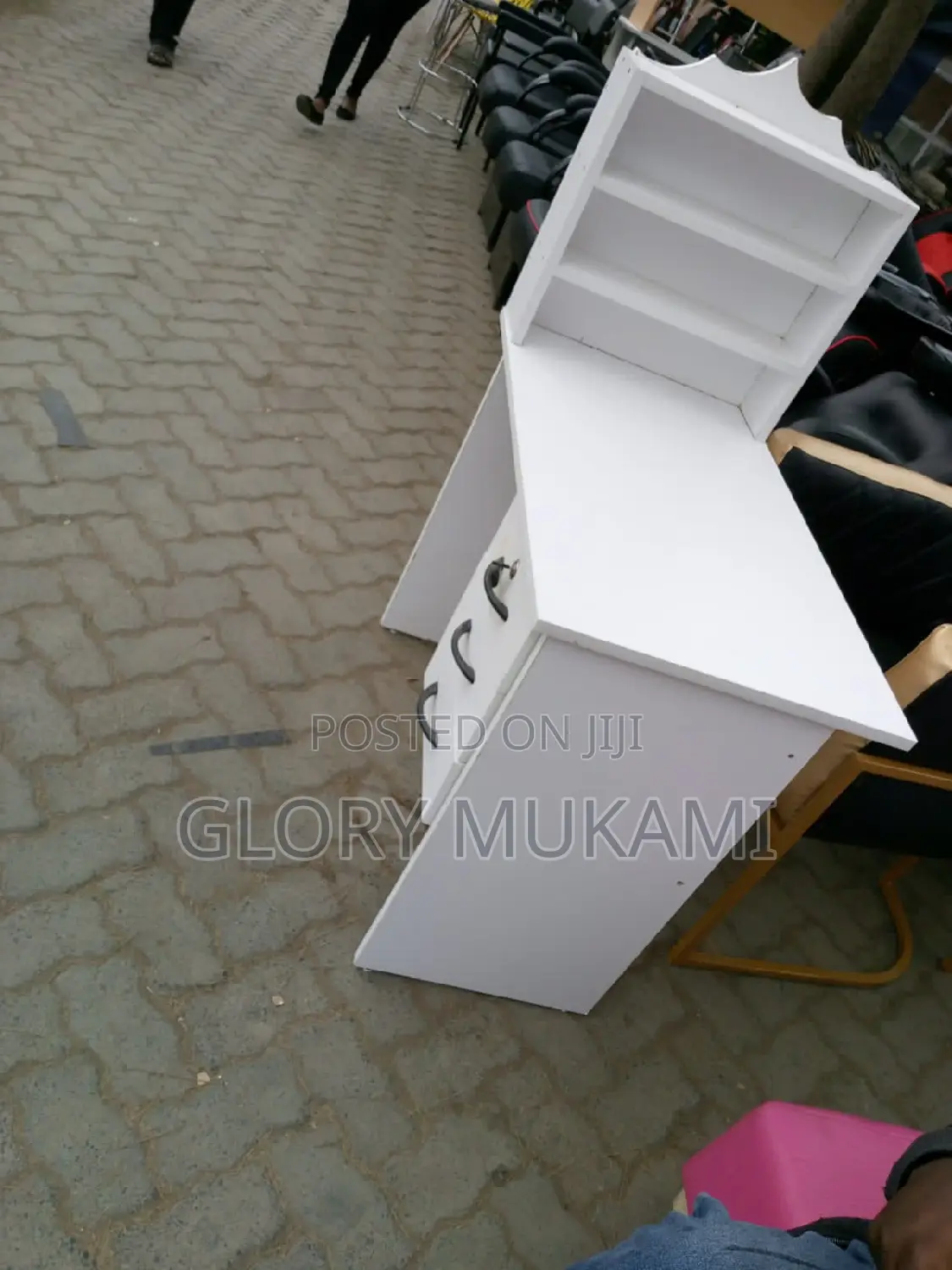 Manicure Table
