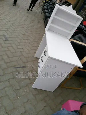 Manicure Table