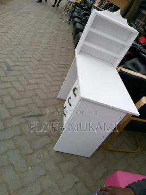 Manicure Table