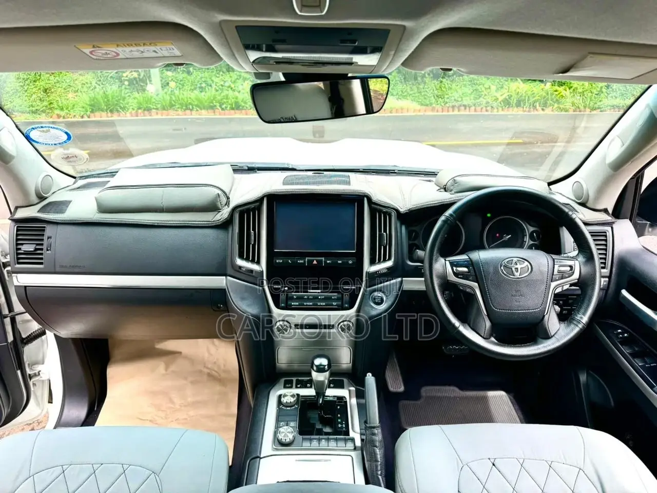 Toyota Land Cruiser 4.5 V8 VXR 2017 White