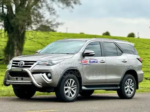 Toyota Fortuner 2.8 D AWD 2017 Gold