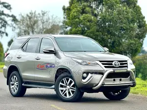 Toyota Fortuner 2.8 D AWD 2017 Gold