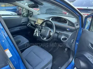 Toyota Sienta 1.5 Hybrid FWD 2018 Blue