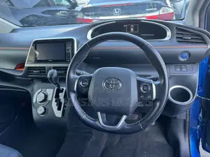Toyota Sienta 1.5 Hybrid FWD 2018 Blue