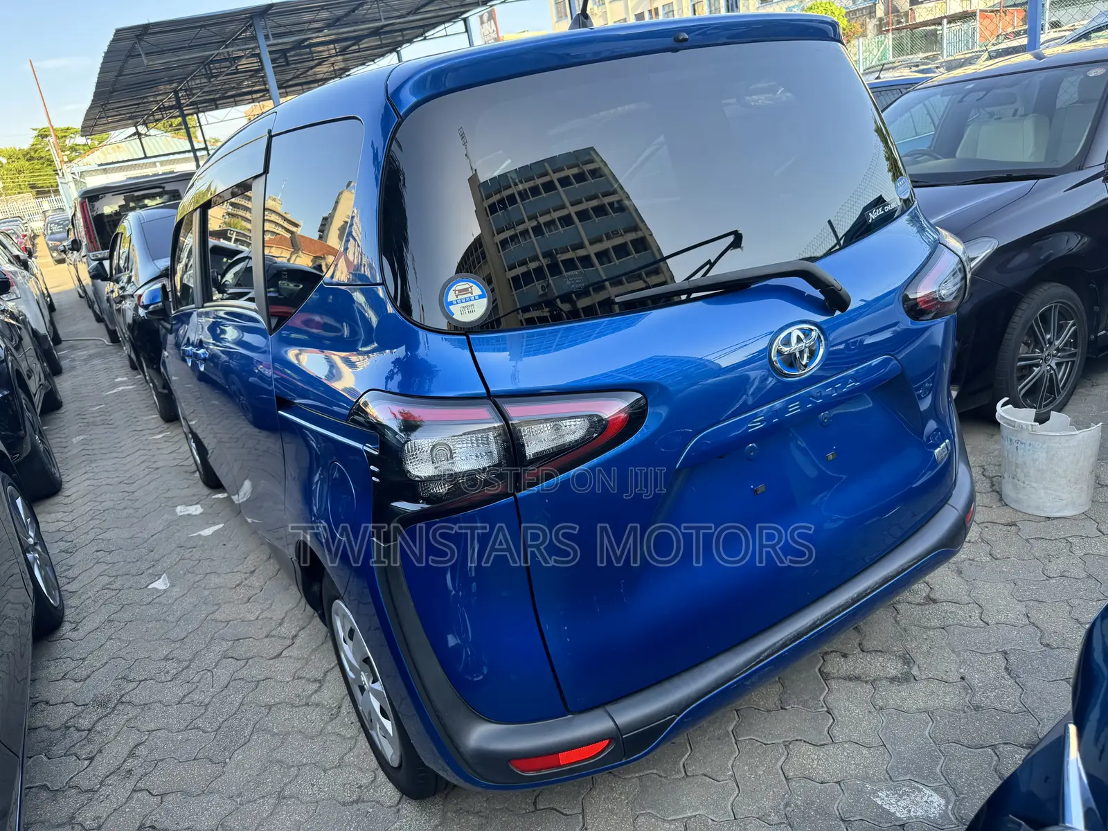 Toyota Sienta 1.5 Hybrid FWD 2018 Blue