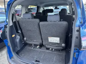 Toyota Sienta 1.5 Hybrid FWD 2018 Blue