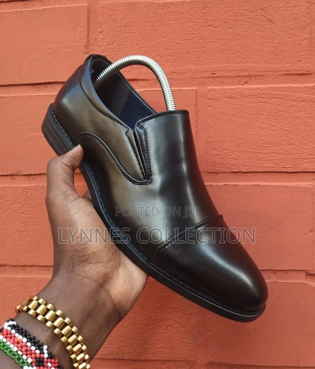 Laceless Official