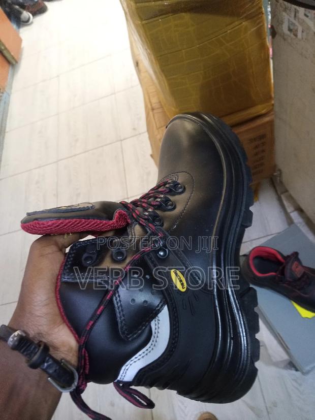 Water Resistant Safety Boots - thumbnail 3