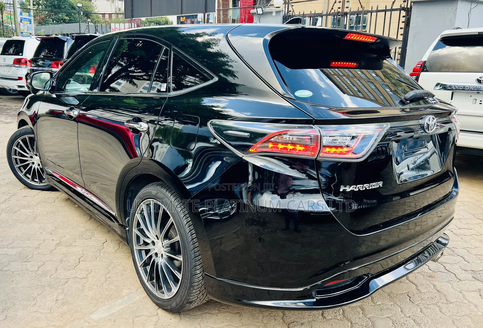 Toyota Harrier 2.0 2017 Black