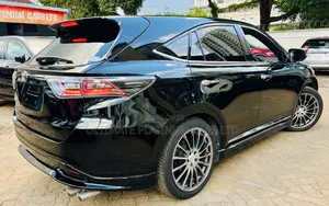 Toyota Harrier 2.0 2017 Black