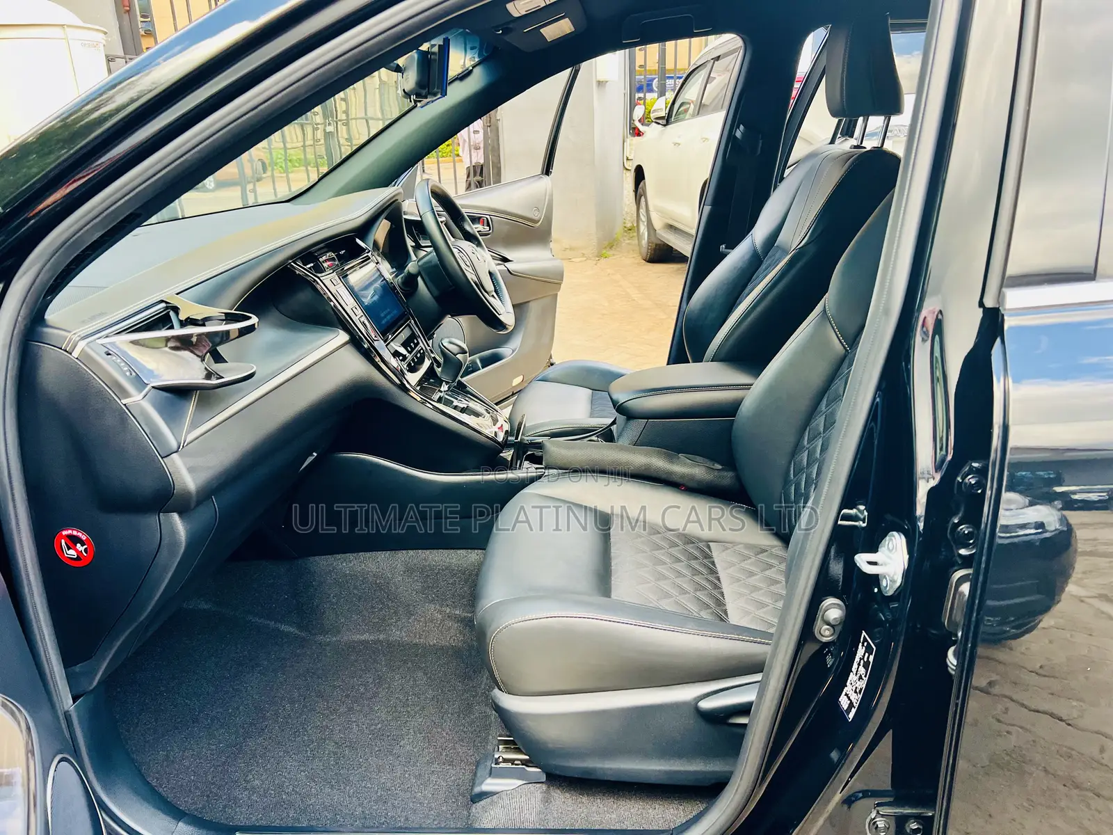 Toyota Harrier 2.0 2017 Black