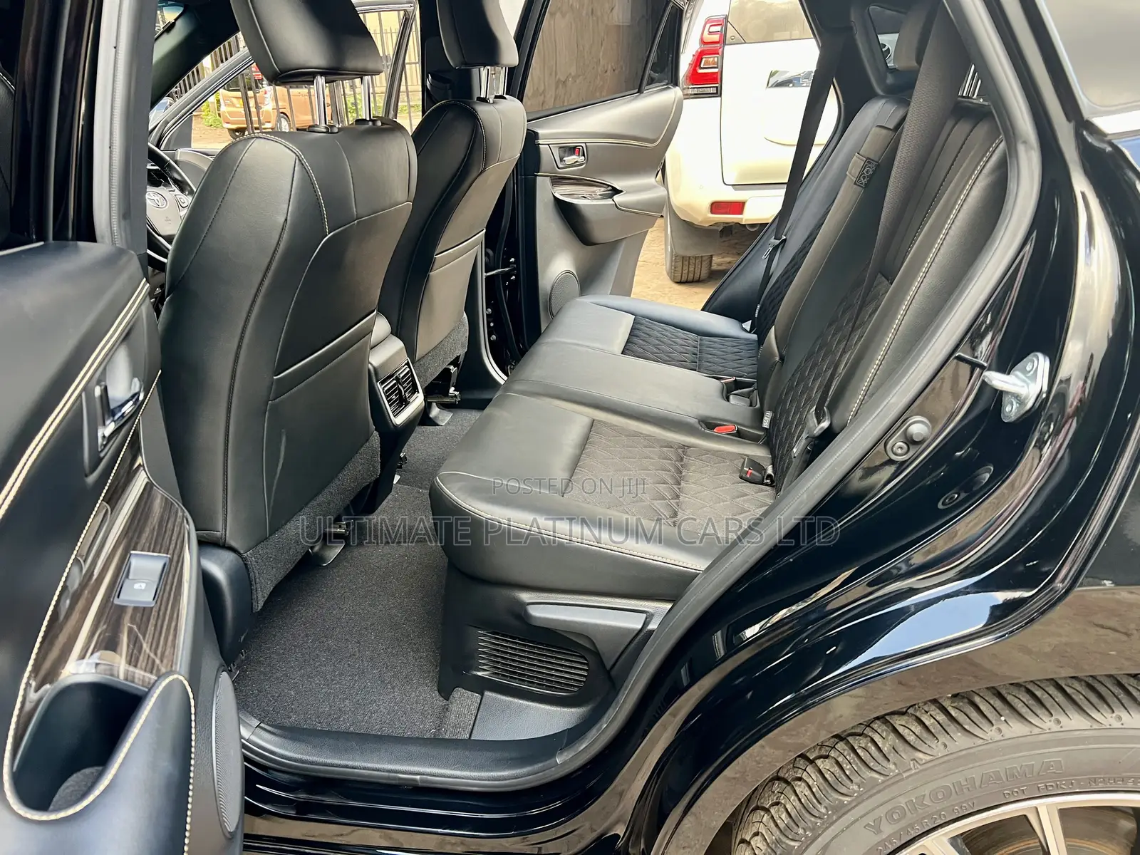 Toyota Harrier 2.0 2017 Black