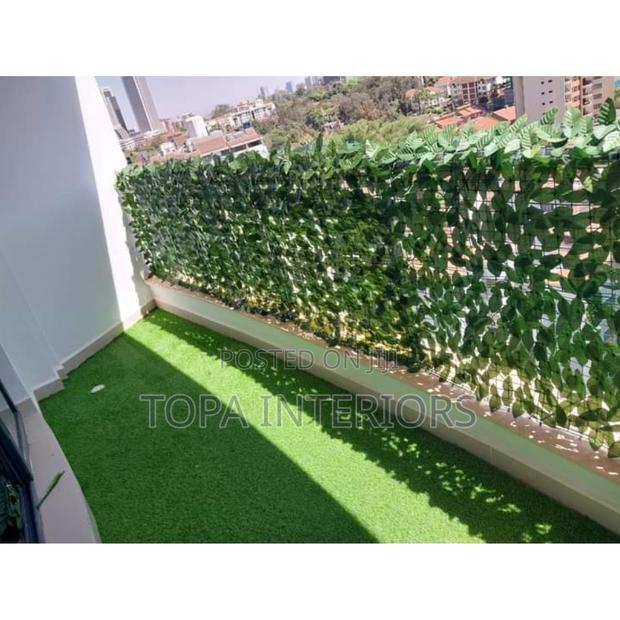 Artificial Green Grass Carpets and Artificial Privacy Fence