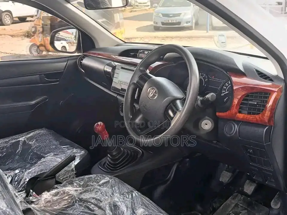 Toyota Hilux 2017 White