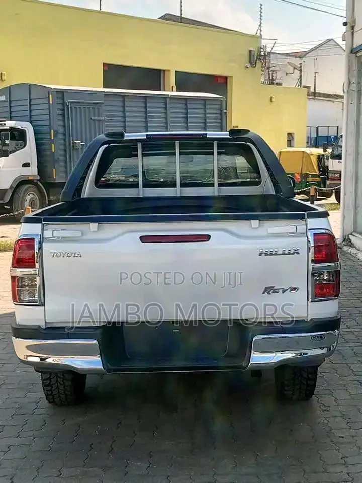 Toyota Hilux 2017 White