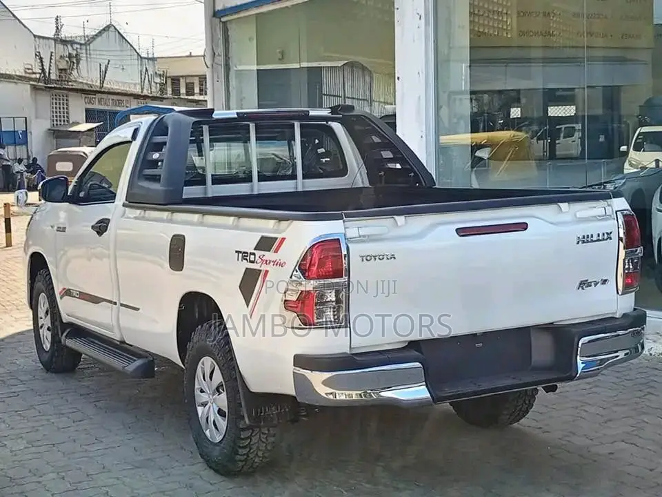 Toyota Hilux 2017 White