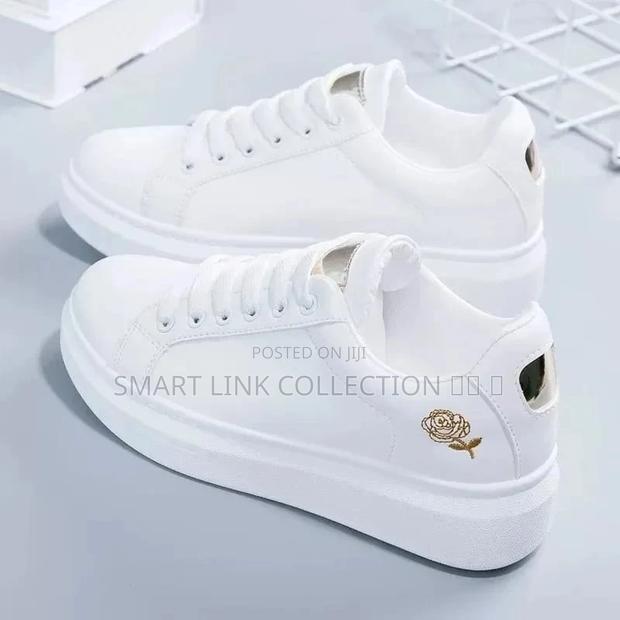 *Classy White Sneakers* - thumbnail 3