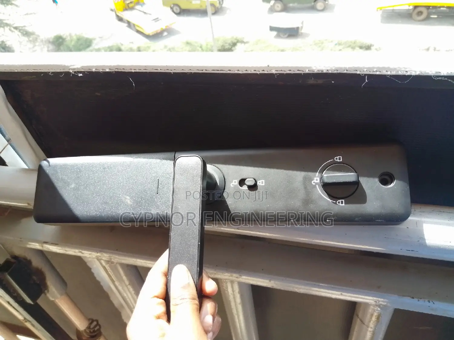 Key-Free Slumber: Smartlock Ensure Hotel Room Comfort